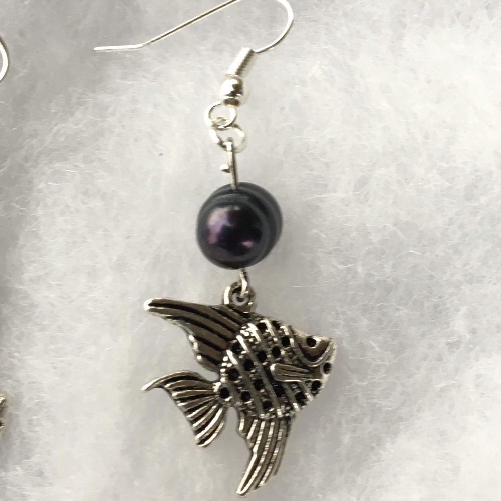 Black Pearl Angelfish Dangle Earrings - Picture 4 of 8